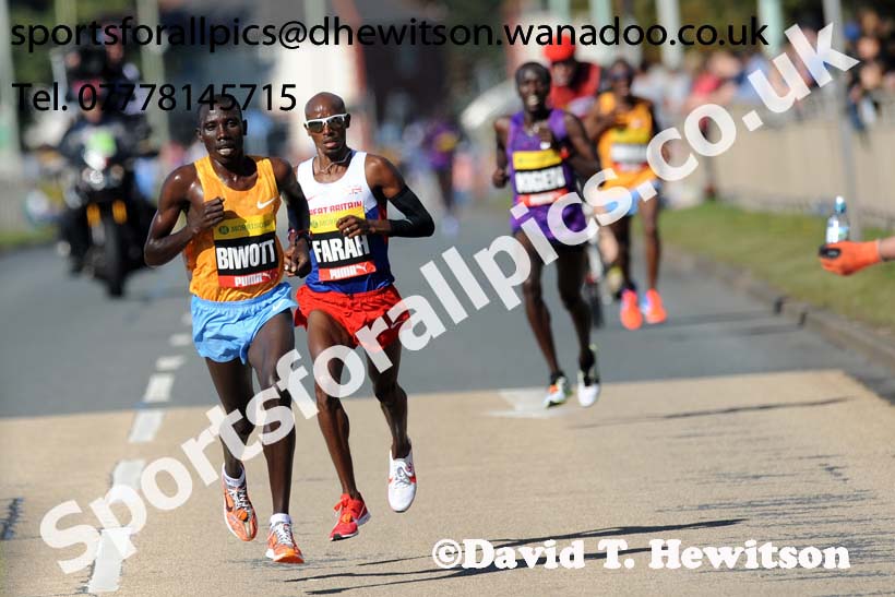 Stanley Biwott leads from Mo Farah in the mens Morrisons Great North Run. Photo: David T. Hewitson/Sports for All Pics